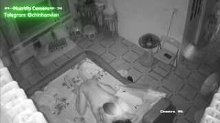 Hack Camera 2 Vợ Chồng Trốn Con Sang Phòng Khác Địt