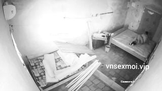 Chồng đưa vợ đi chữa hiến muộn