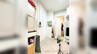 Dâm nữ cosplay cô thư kí dâm đãng mở toang cửa phòng ngồi trc cửa quay vid móc lồn