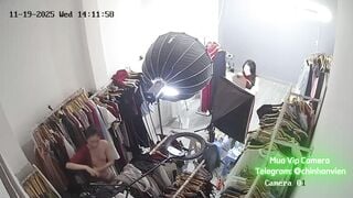 Hack Camera Em Gái Chủ Shop Bị Người Quen Leak Video Thay Đồ Live Bán Hàng