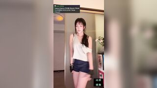 Gái xinh Trung Quốc nhảy lột đồ