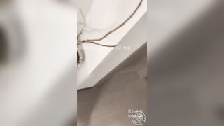 Lên phố thăm e họ sinh viên sống 1 mình tranh thủ e đg rửa mặt liền tụt quần e ra đụ
