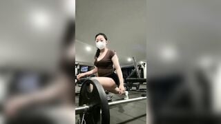 Gái việt mông to livestream public trong phòng gym