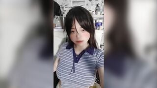 ái vân học sinh lớp 11 sở hữu cặp vú khủng và chiếc bím hồng