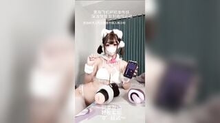 Mới ngủ dậy đã khoe lồn