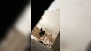 Quay lén em gái họ vú ngon tắm, khe bướm chảy nước ròng ròng