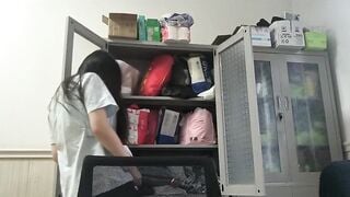 Quay lén phòng thay đồ của y tá p1