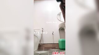 Nhìn em nó ngại đỏ cả mặt mà cửng hết buồi