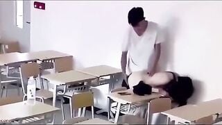 Thanh niên móc lồn cho con bạn thân
