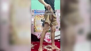 Lần này ThươngĐenIdol k săn trai nữa mà đc e trai sinh viên đến ghé phòng chơi