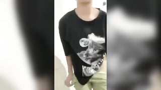 Em gái thủ dâm trong phòng tắm