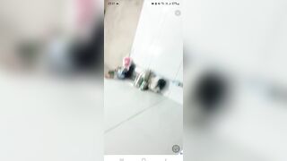 Em gái trẻ khoe hàng 2