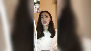Quay màn hình bạn gái đang cho xem vú