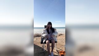 Chán ở nhà ra biển show hàng