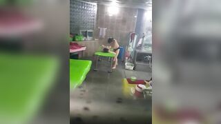 Quay lén dịch vụ tắm công cộng