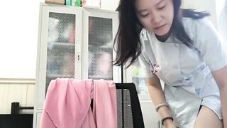 Quay lén phòng thay đồ của y tá p3