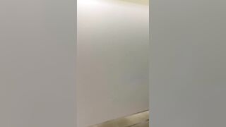 Rình mò em học sinh đi vệ sinh