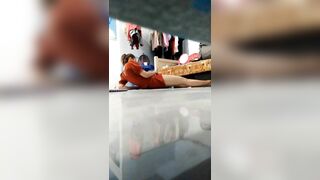 Sinh viên quay lén chị cùng dãy trọ thủ dâm