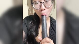 Gái cận thị da nâu giao lưu gai củ đen thui 30cm