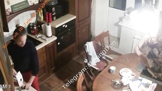 Con trai đc mẹ kế bú cặc 2
