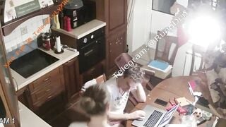 Con trai đc mẹ kế bú cặc 3