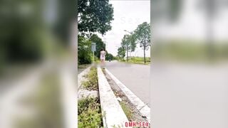 Public cực bạo giữa đường vạch vú khoe lồn giữa ban ngày