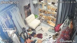 Hack cam quay lén e chủ shop thời trang xinh đẹp chụp nude và đụ nhau vs ck mỗi ngày