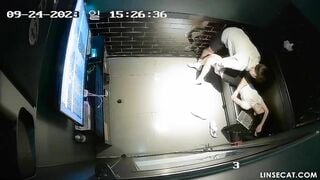Hack cam quán kara phát hiện thanh niên đưa e ghệ vú bự vào quán mò lồn bóp vú đụnhau