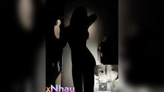 Đu trend tắt đèn nhưng nó lạ lắm