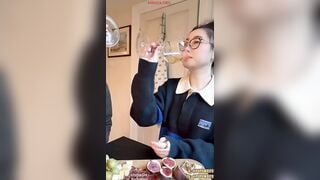 Bữa ăn mừng năm mới cùng cô bạn thân
