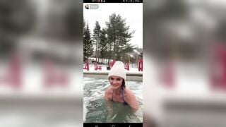 Mấy em tây dâm live tắm mặc bikini lắc đít vào trời đông