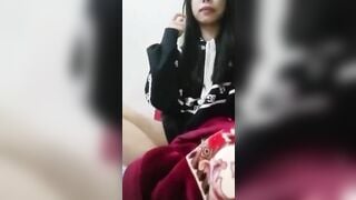 Em gái 2l8 thủ dâm