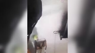 Hai anh già bị cave chửi cho như chó cún