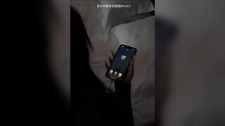 Vừa nghe điện thoại vừa địt nhau với trai dâm đãng kích thích
