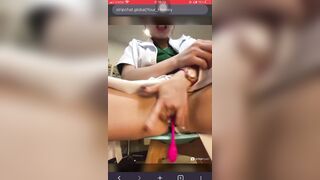 Em Y tá lén thủ dâm bắn nước cực phê