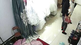 Quay lén tiệm cưới thay đồ 2