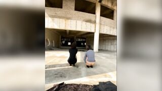 Lôi nhau ra đường thủ dâm cho thoáng