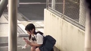 Nữ sinh dâm lộ vú hàng cực hot khi mặc váy ngắn