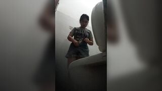 QUAY LÉN GÁI CẤP 3 THAY ĐỒ..LÔNG CHYM MỚI MỌC LÚNG PHÚNG