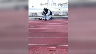 Gãi ngứa chút mà mọi người cứ soi