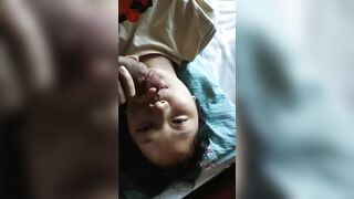 Móc lúc em bú cu mặt đê mê thở hổn hển