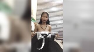 Bé hầu gái dâm đãng