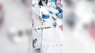 Cô gái mặc đồ như không mặc ở nơi công cộng 4