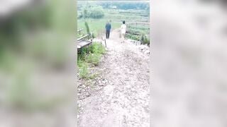 Cô gái mặc đồ như không mặc ở nơi công cộng 5