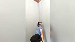 Cực dâm em gái vú bự lột đồ khoe vú lồn hồng múp míp phê lòi mắt