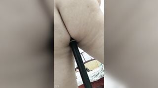 MBBG dâm, đút gậy vào đít