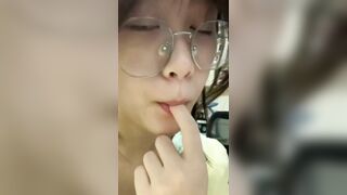 Gái xinh cute thủ dâm
