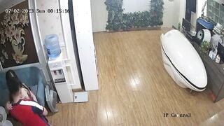 Quay lén phát hiện vợ ngoại tình cùng anh giao hàng