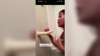 e gái vú bự tập bú giả