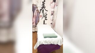 Cậu nhân viên may mắn và bà chủ tiệm massage thiếu thốn tình dục